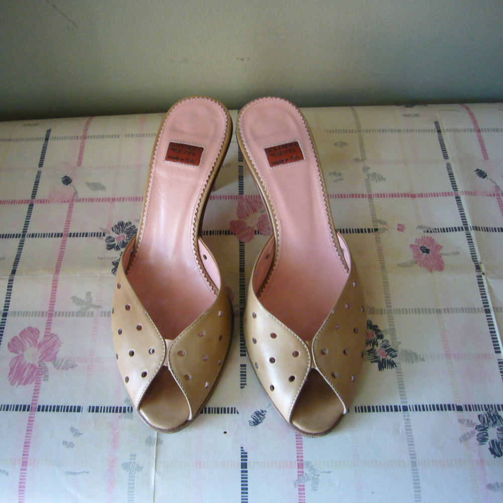 Goffredo Fantini Tan Perforated Peep Toe Flirty Slide Sandal Mule - 5.5 Neutral